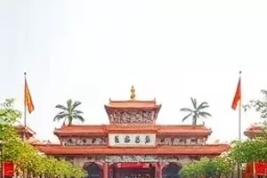 合照事件两版构图对照封面